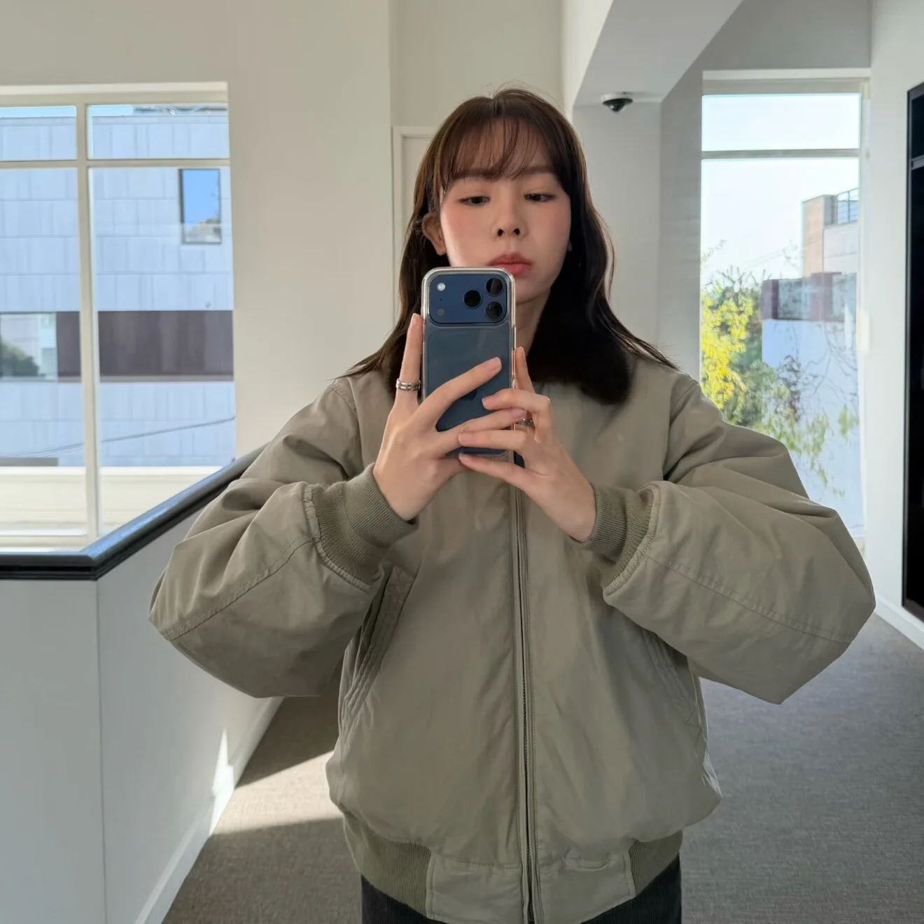 

Retro Dongda Gate Noting Written Cotton Jaet with Fur Collar Long Sve Zipper Closure Women's Winter Coat by Dkmesa