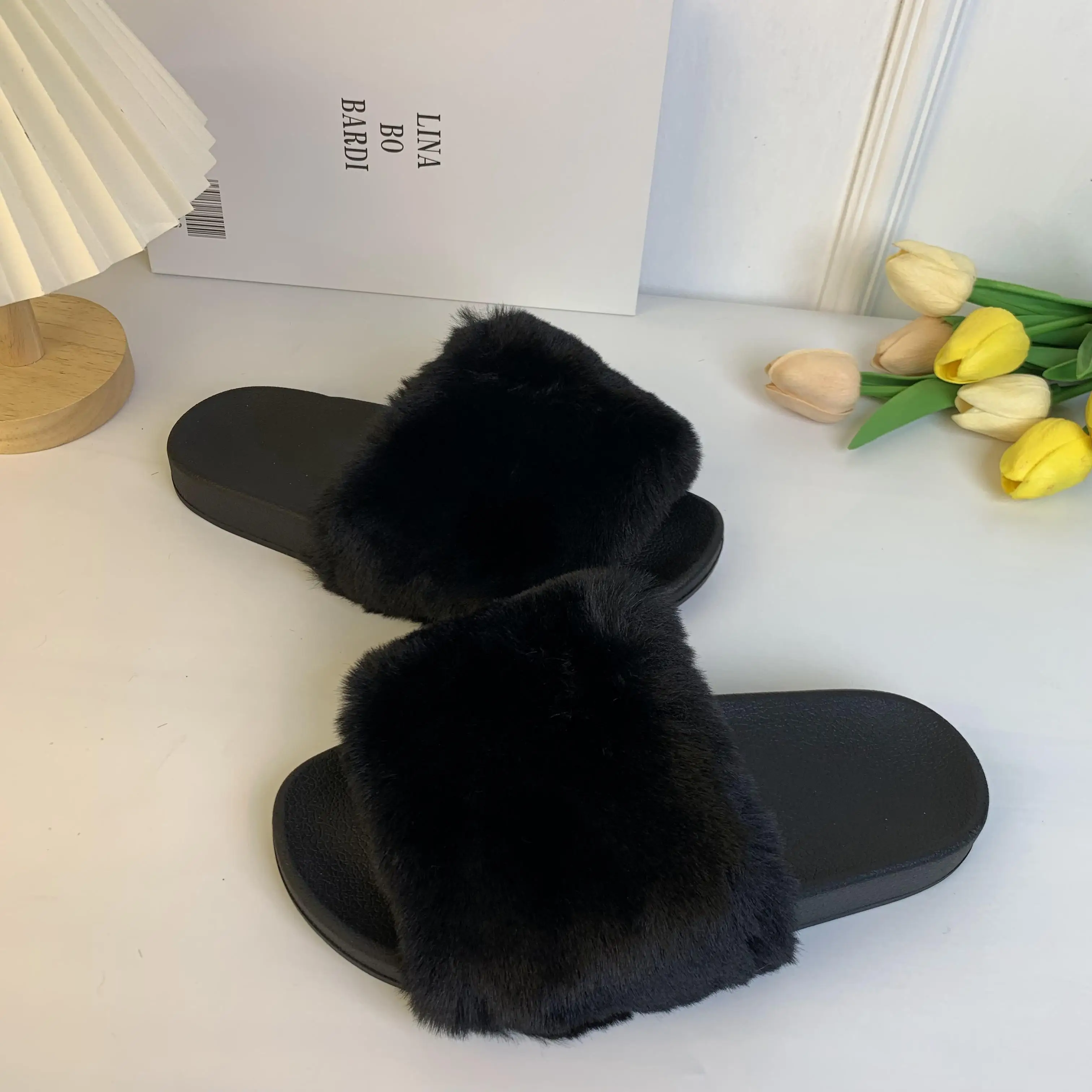 Female Indoor Slippers Winter Models Korean Version of The Sweet Furry Imitation Rabbit Hair Leisure Home Trend Outside Shoes