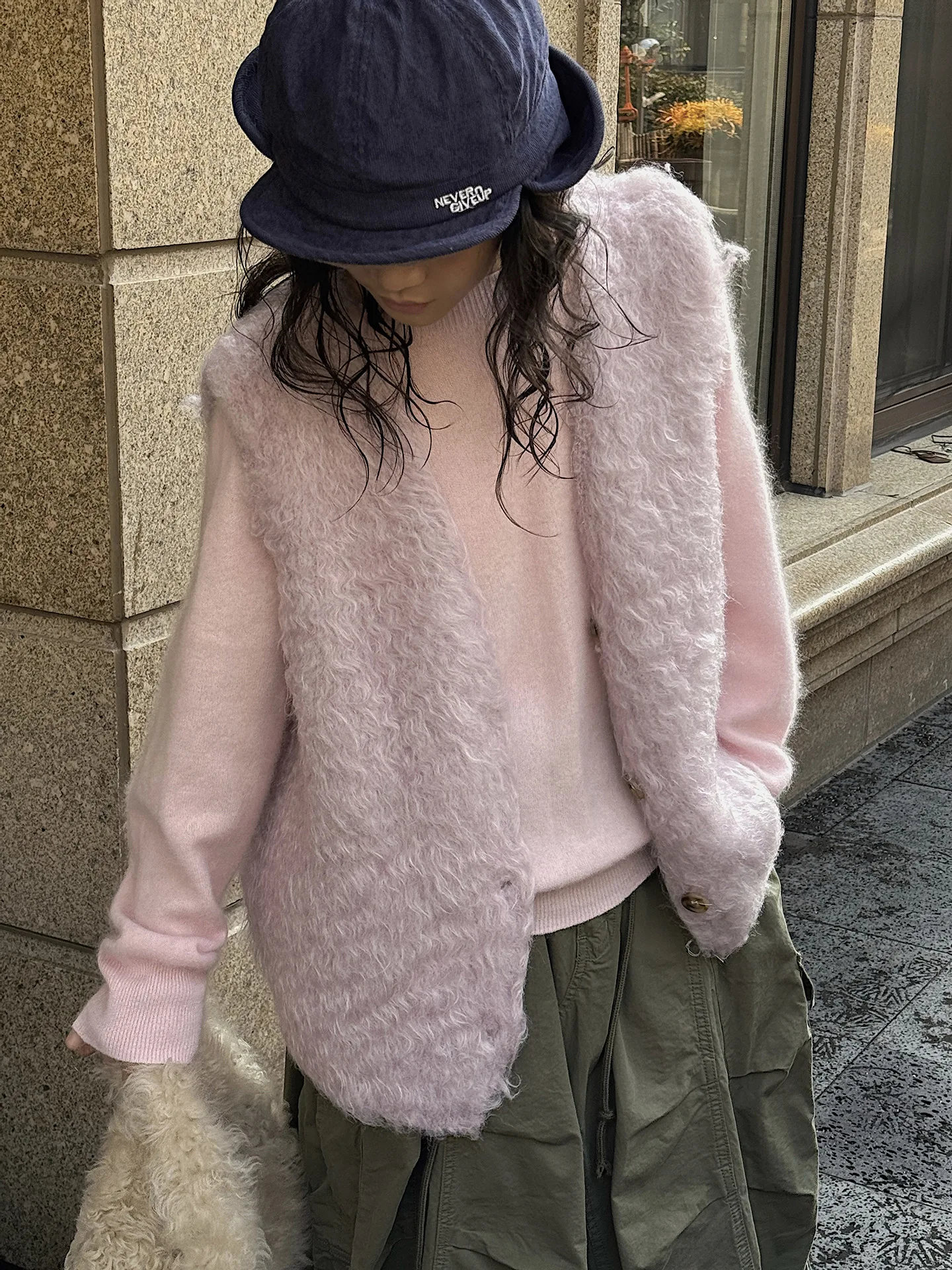 Zimowa, nowa, koreańska wersja, prosta i modna kamizelka z wełny z dekoltem w serek, zapinana na guziki, pluszowa, wyszczuplająca, bez rękawów dla kobiet.