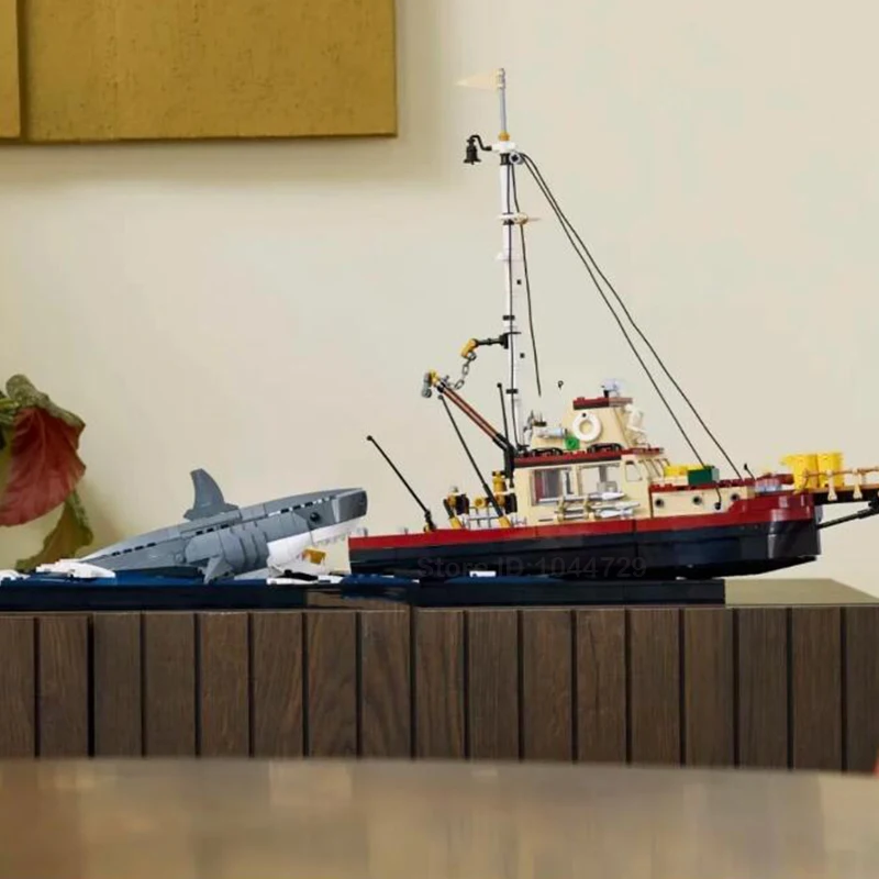 2024 New 21350 Jaws Diorama Boat Shark Pirate Ship Building Blocks Fishing Boat Model Bricks Toys Birthday Gift for Kid