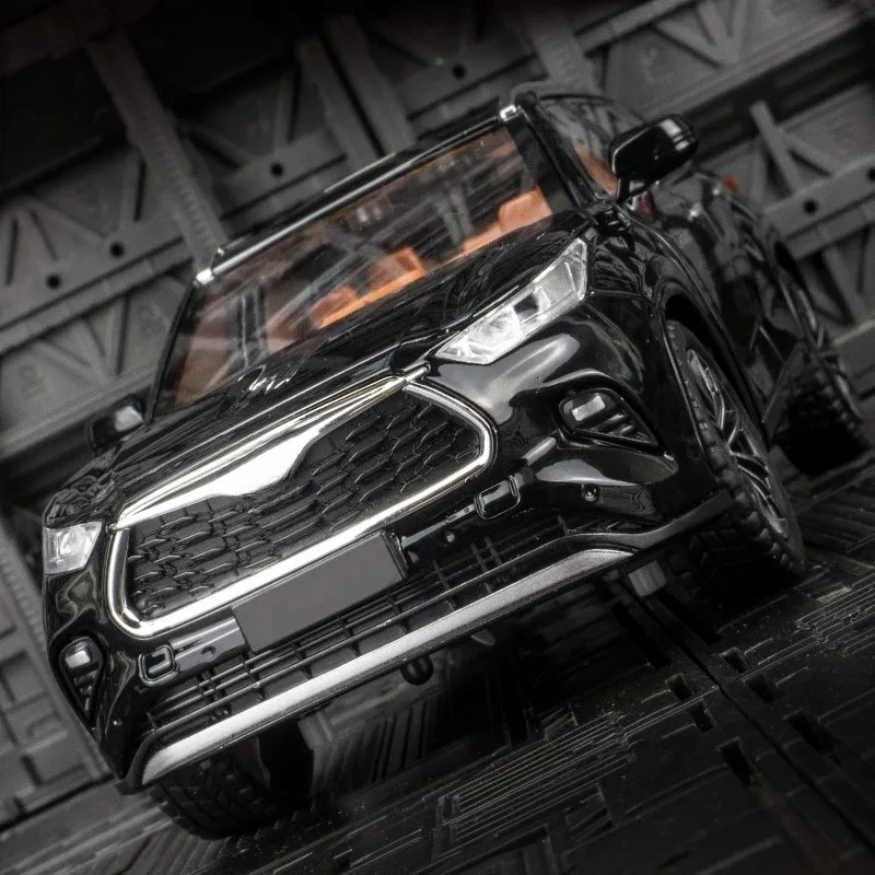 Para 1:24 Toyota Highlander coche en miniatura de aleación SUV vehículo todoterreno puerta y capó del motor maletero se puede abrir tiene sonido y iluminación