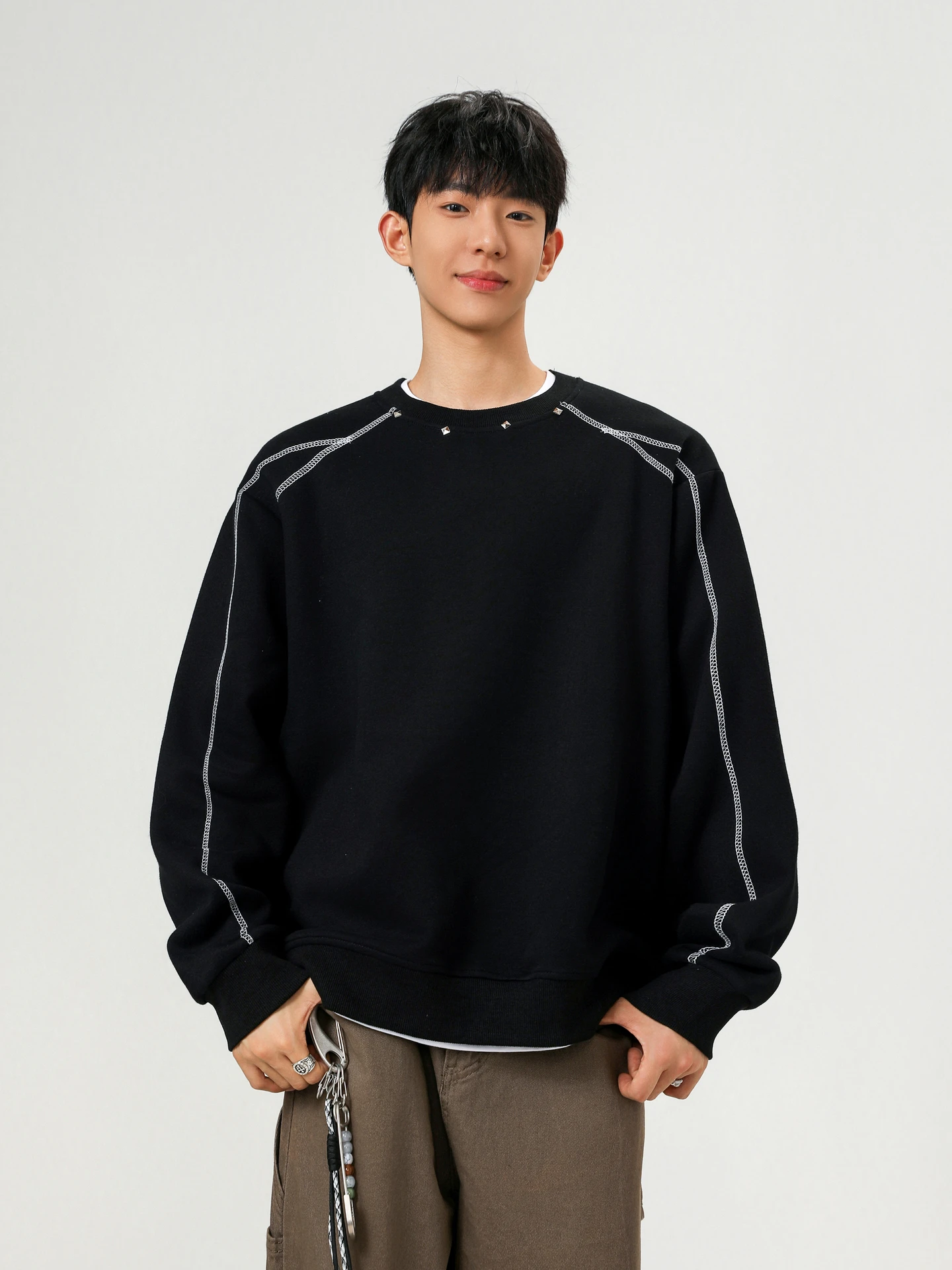 

Ретро-серия, яркий свитер с заклепками и круглым вырезом, мужской осенний модный брендовый свободный универсальный пуловер для пар, топ