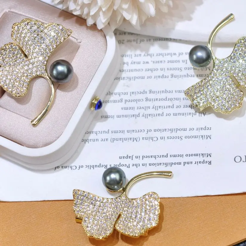 Hanfu Korean-Style Niche Design Small Suit Business Wear Corsage Cardigan Anti-Walking Pin Zircon Inlaid Ginkgo Leaf Brooch Silk