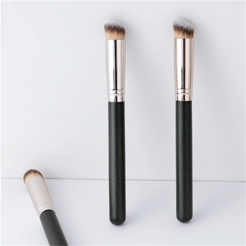 Zachte flexibele schuine hellingborstelkop voor Edge Surface Starlight Paint Application Frosted Concealer Makeup Tool zonder sporen