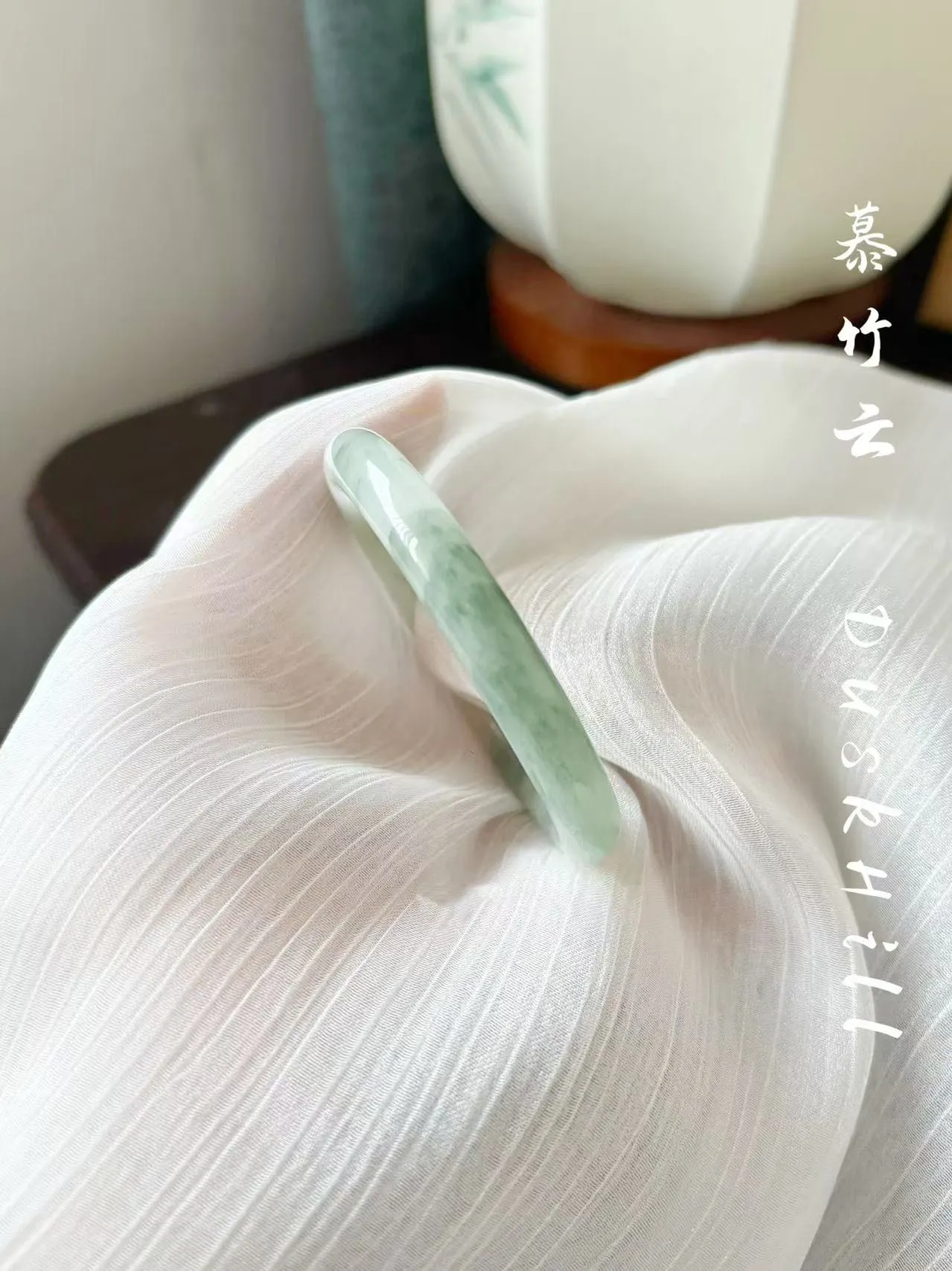 

Natural Tianshan jade bracelet Xinjiang gold silk jade does not know spring ice jadeite flower