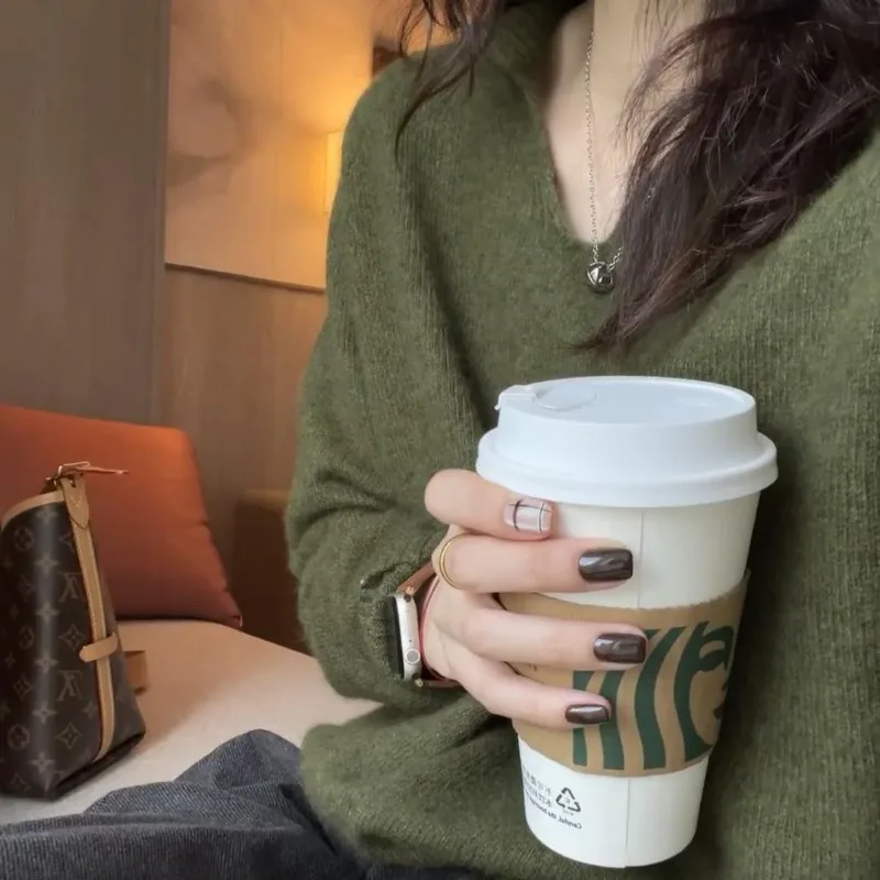 Minimalist Style Green Large Lapel Pullover Sweater for Women 2025 New Autumn and Winter Loose Fashionable Sweater