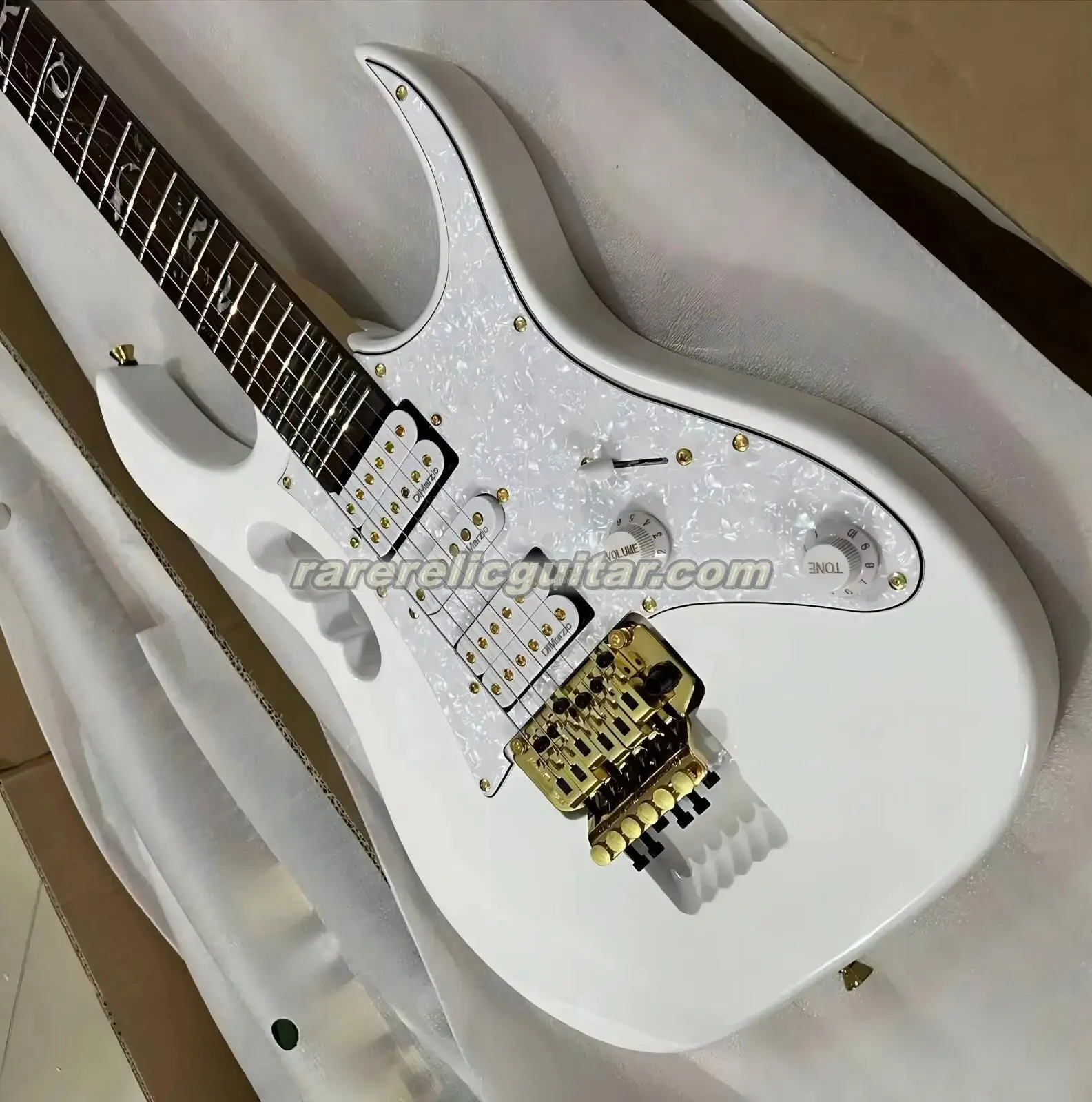 In Stock White 77 Steve 6 Strings Electric Guitar Pearl Vine Inlay Floyd Rose Tremolo Lion Claw Mokey Grip Gold Hardware