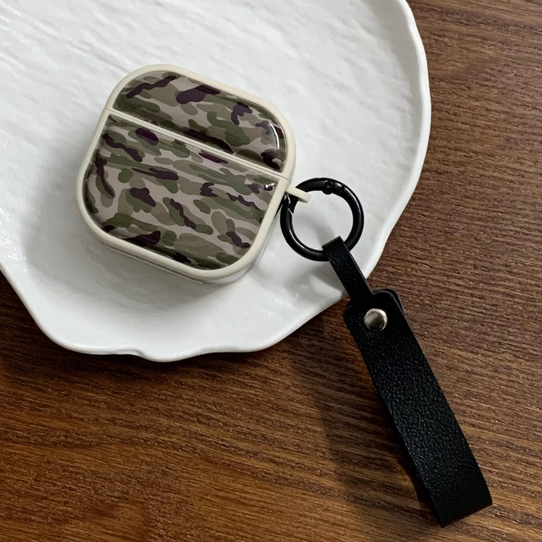 磁気ドラムバッグ迷彩 + レザーロープ Apple に適しています Airpodspro2 ケース/Airpodspro ケース/Airpods4 ケース/Airpods3 ファッション/シンプルなイヤホンケース