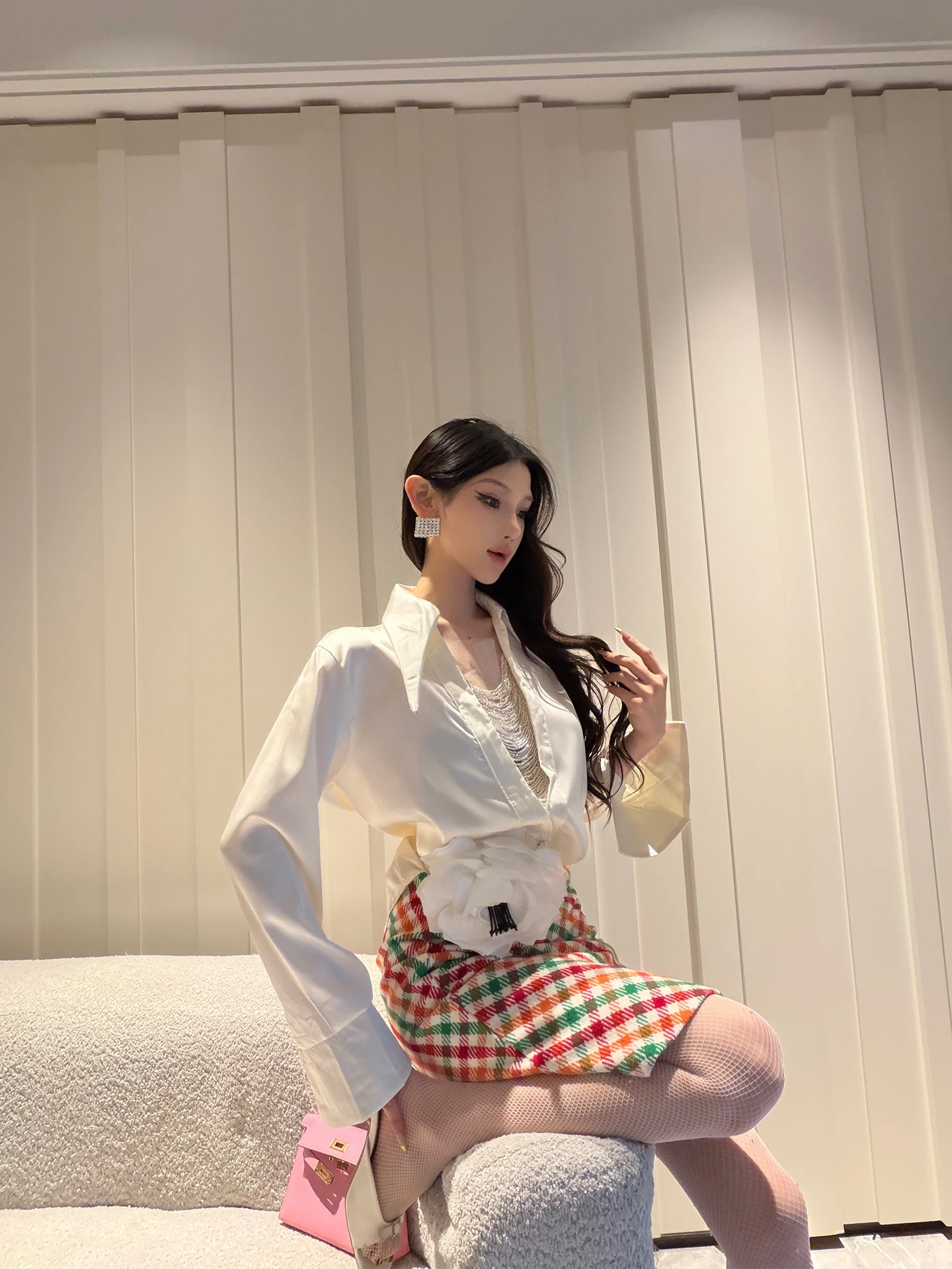 

ChiclyNaana Весенняя новинка: женская свободная блузка с длинным рукавом и V-образным вырезом, с массивной цепной отделкой, из полиэстера, укороченная, повседневная