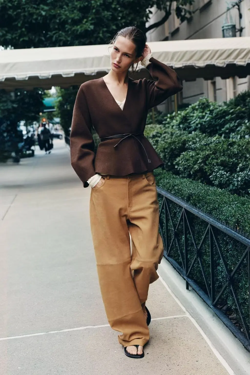 

BB6851 Осенняя новая женская одежда 2025, трикотажное пальто с v-образным вырезом и длинными рукавами в европейском и американском стиле, с поясом 9598252