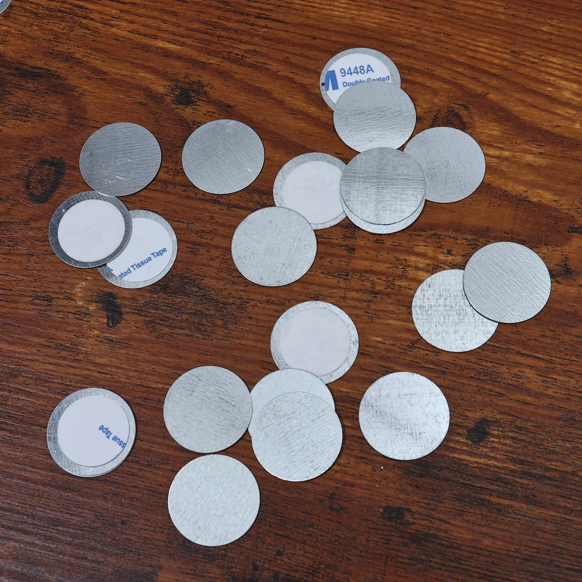 Feuilles de fer rondes Double face, tampons métalliques adhésifs pour Base de boîte, étui pour fard à paupières longue durée, 100 pièces