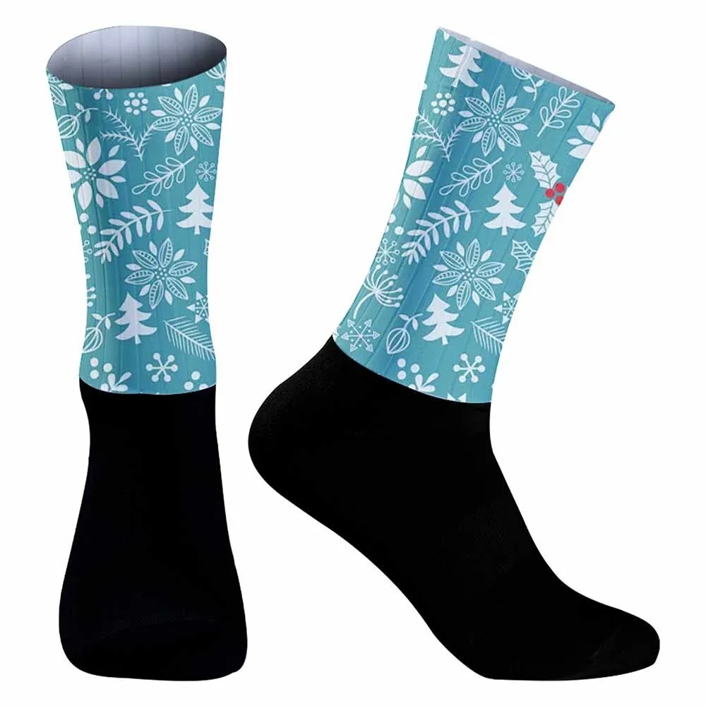 Winter snow and plant pattern sports cycling socks, sweat absorbing, durable, unisex, suitable for outdoor sports use