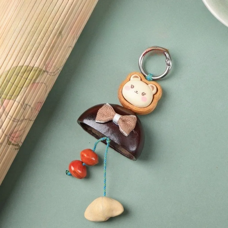 Cute Bear Nut Shell Design Wood Keychain Decorated with Delicate Bowknot Portable Key Pendant Lovely Hanging Ornament Decoration
