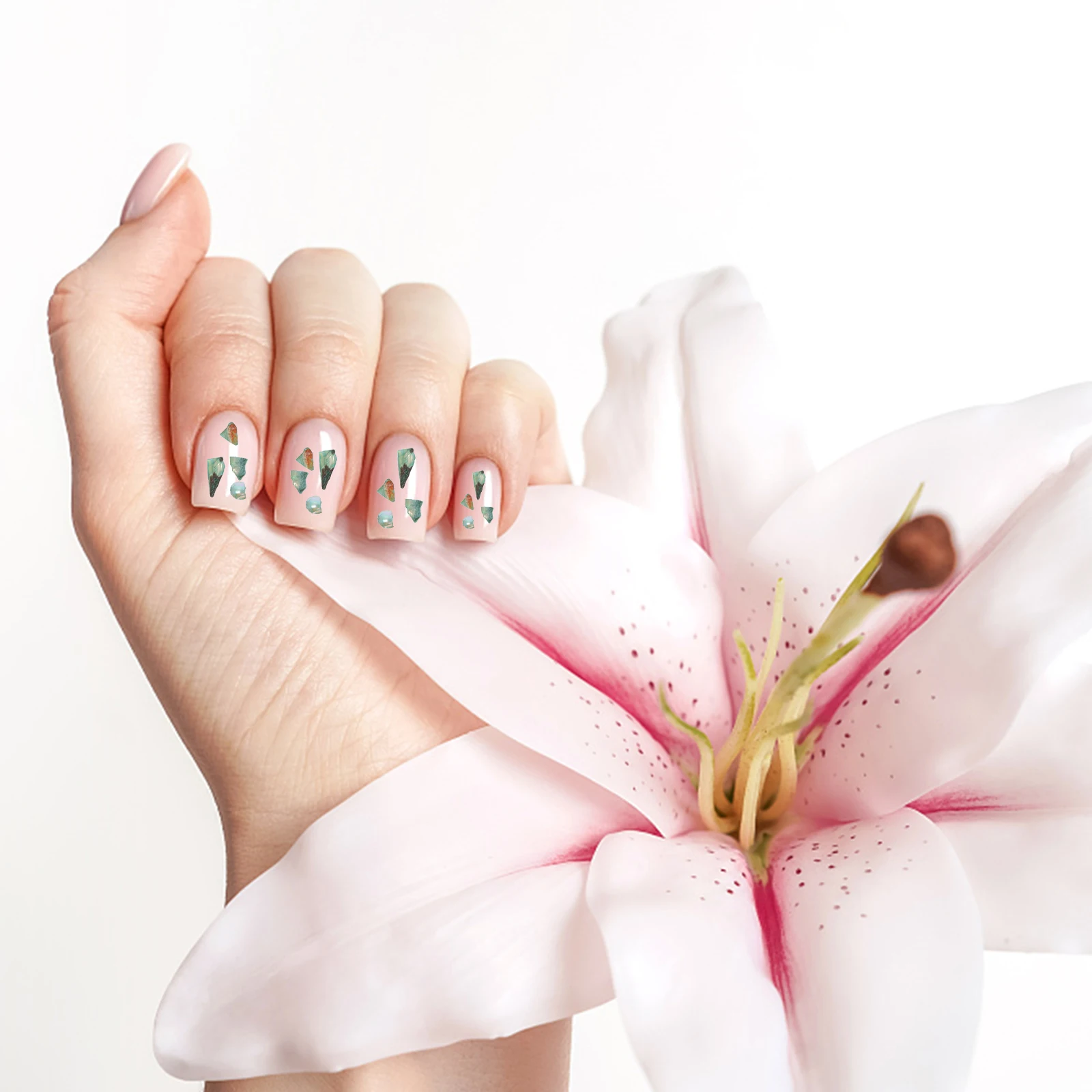 

Nail Art Shell Pieces Beautiful Manicure Decorations LED Charm Accessories for Women Fake Nails Creative Design