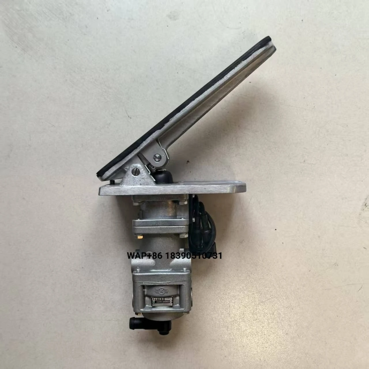 Original Bus Accessory Brake Master Cylinder Brake Pedal DX80E Brake Valve for New Energy Pure Electric Buses