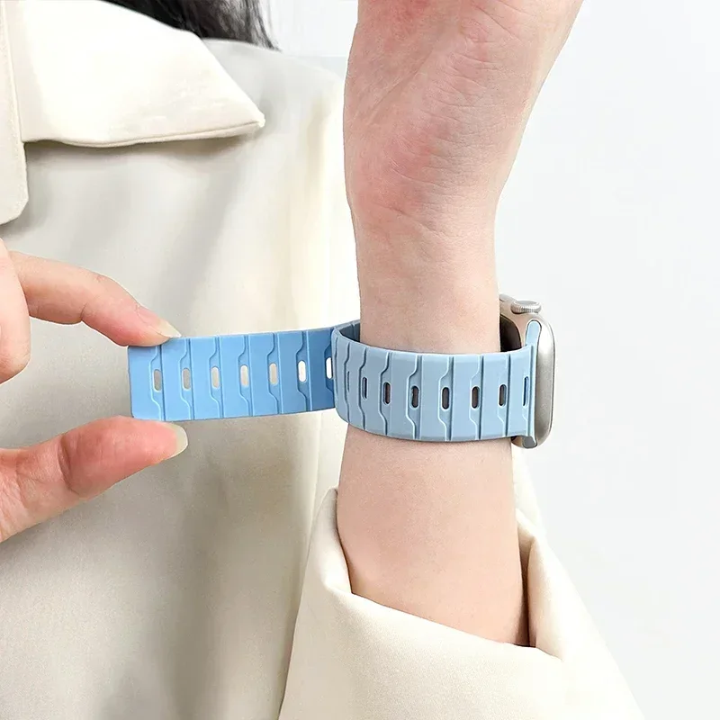 Magnetic Strap For Apple Watch Bands Ultra 2 49mm 45mm 44mm 46mm 42mm Belt Silicone Bracelet iWatch Series 11 10 8 7 6 5 4 9 SE