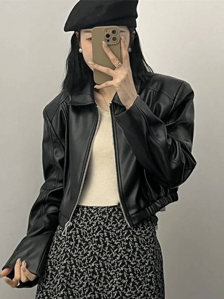 블랙 지퍼 크롭 가죽 재킷 여성 펑크 스타일 모토 바이커 가죽 재킷 여성 한국 패션 하이 스트리트 코트 2025 루즈핏