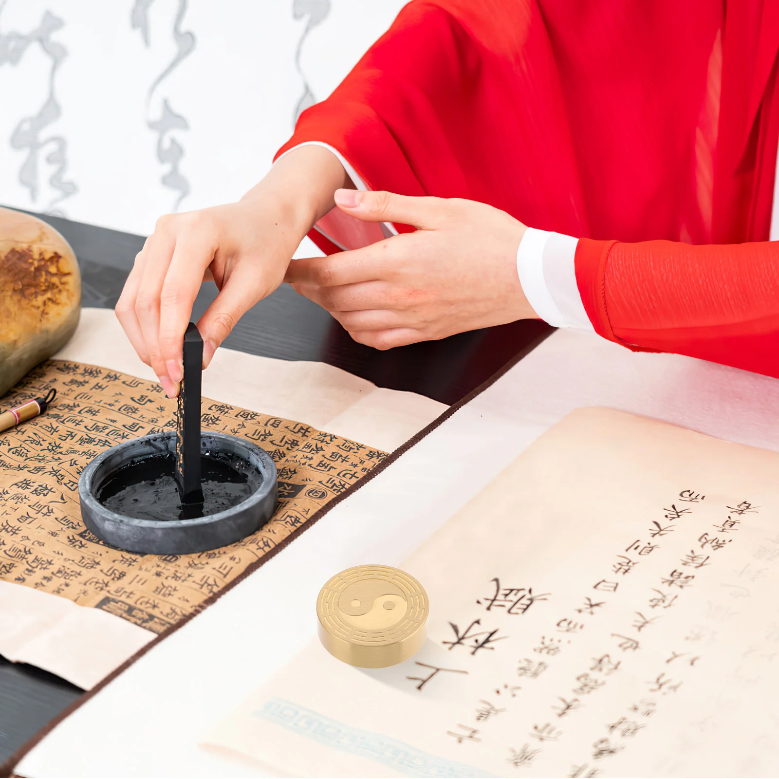 

2Pcs Brass Paperweight Solid Heavy Weight Round Block for Chinese Calligraphy Drawing Painting Office Desk Traditional Art