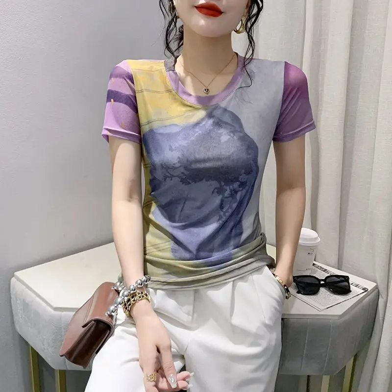 Nieuwe zomer slanke mesh positionering bloem modieus shirt met ronde hals en korte mouwen damesbasisshirt