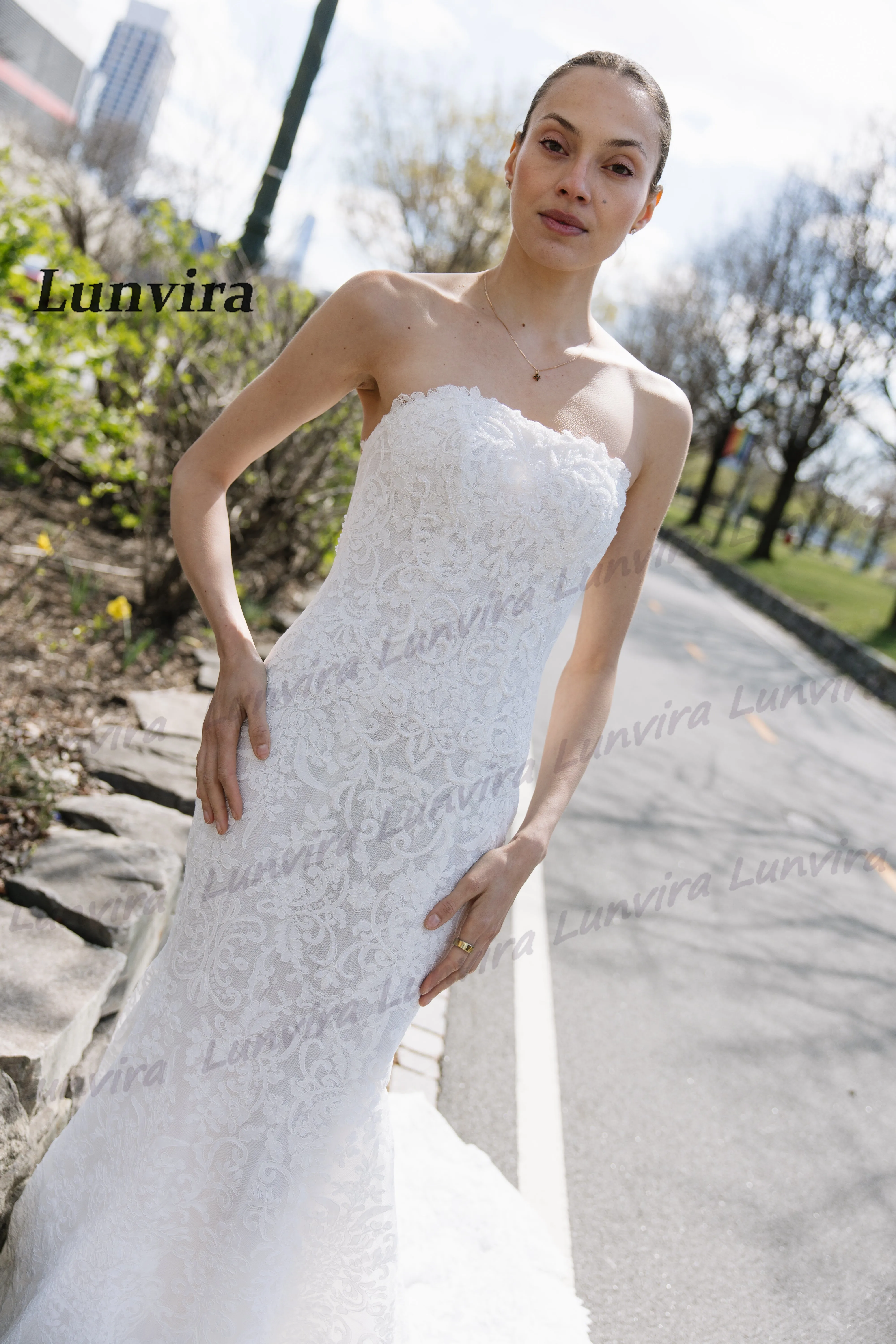Lunvira Trendy Strapless Wedding Dresses Lace Appliques Mermaid Chapel Train Sleeveless Tulle Robe De Mariee Customized