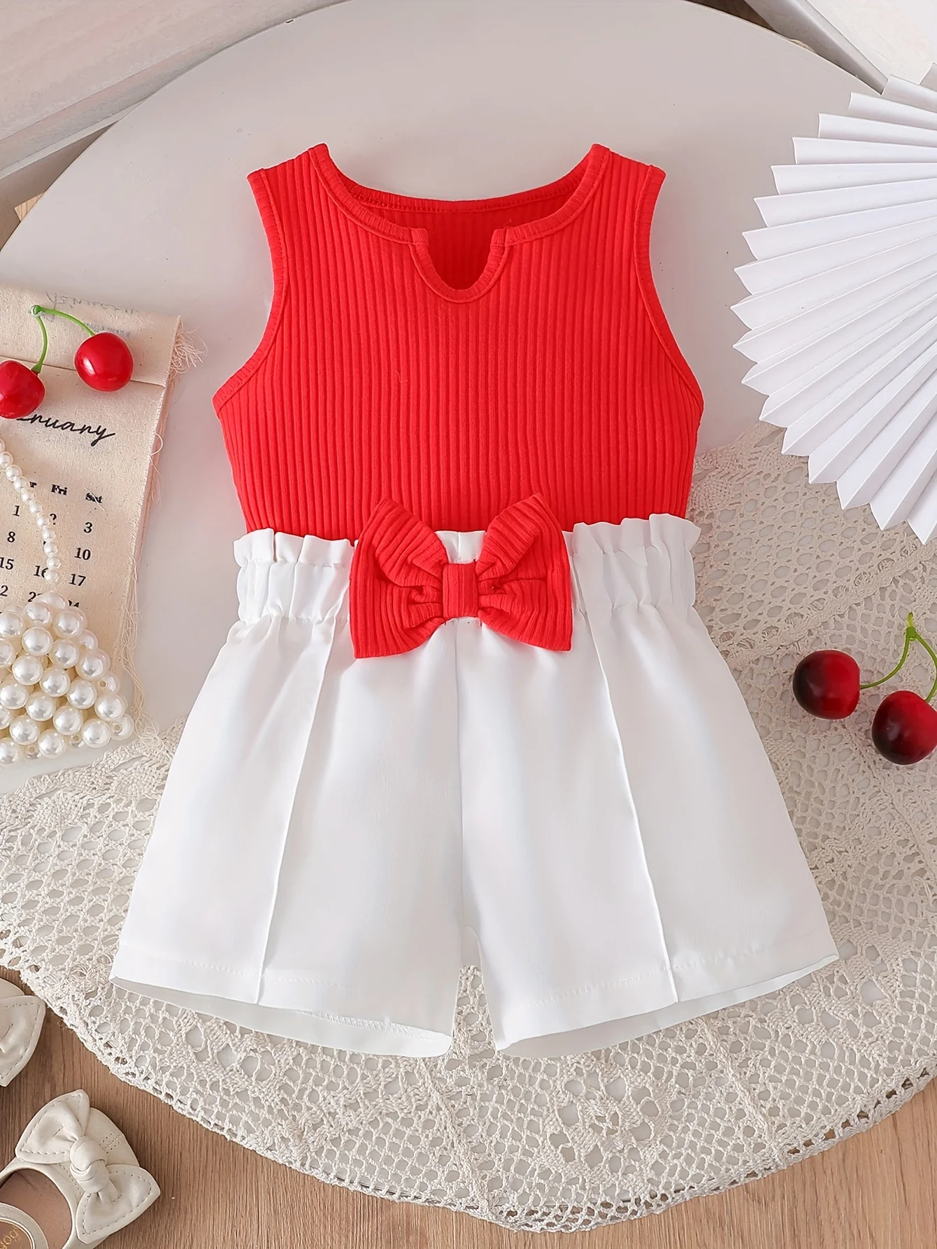 

Летний комплект для девочек из 2 предметов: топ без рукавов в рубчик и шорты с рюшами и большим бантом | Подарок на День святого Валентина / Подарок на день рождения