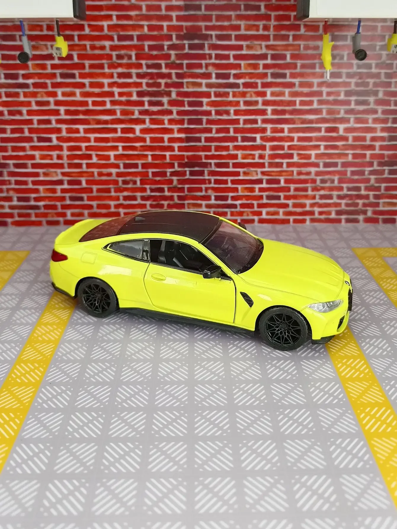 1/32 BMW M4 G82 합금 다이캐스트 자동차 모델 장난감 시뮬레이션 스케일 차량 사운드 라이트 풀백 컬렉션 장난감 소년 선물