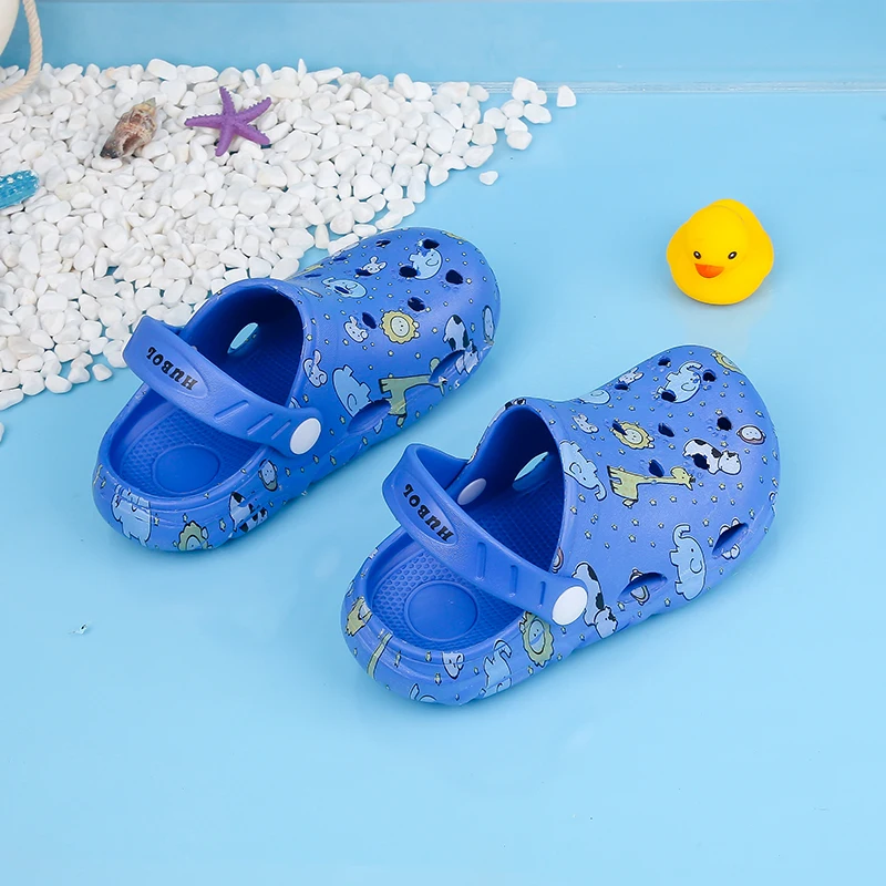 

A pair of children's summer sandals with soft soles, comfortable to wear, and decorated with cartoon patterns. LZ-0912-2