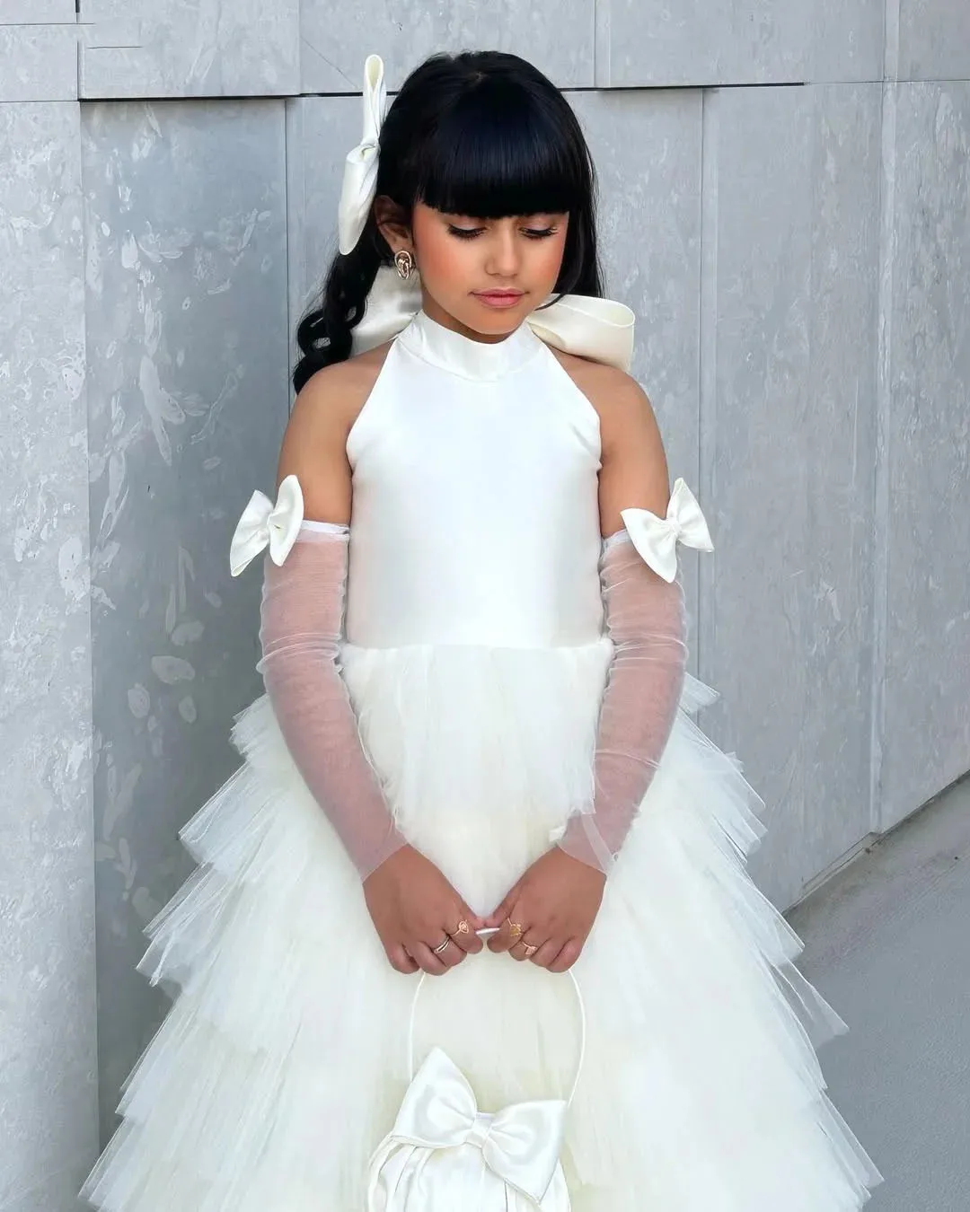 ที่กําหนดเองงาช้างดอกไม้สําหรับงานแต่งงานคอสูง Layered Elegant Holy First Communion จัดเลี้ยงประกวดชุด