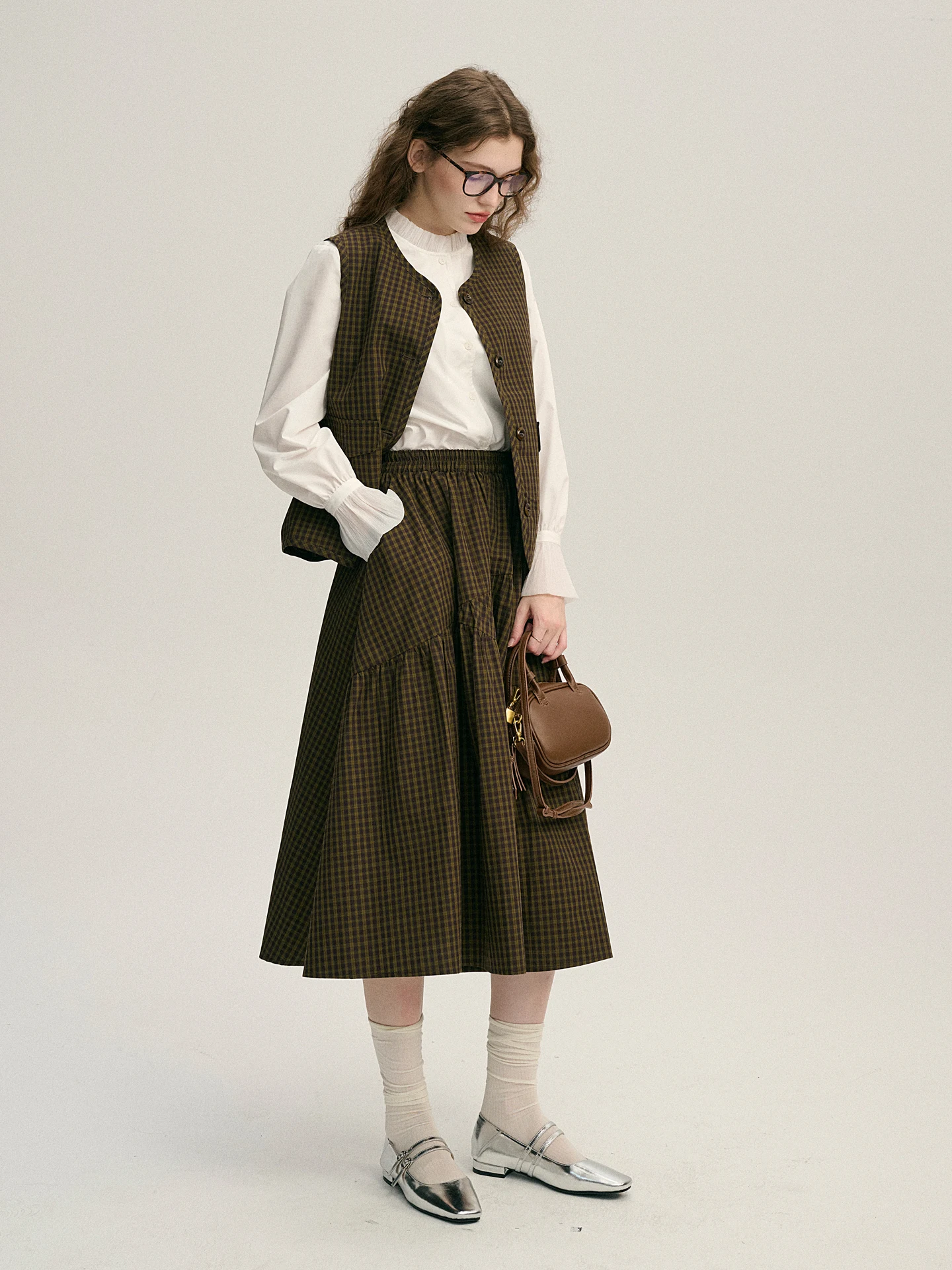 

Легкий дышащий хлопковый комплект из двух предметов: юбка в скандинавском стиле с клетчатым узором и жилетка на пуговицах для женщин