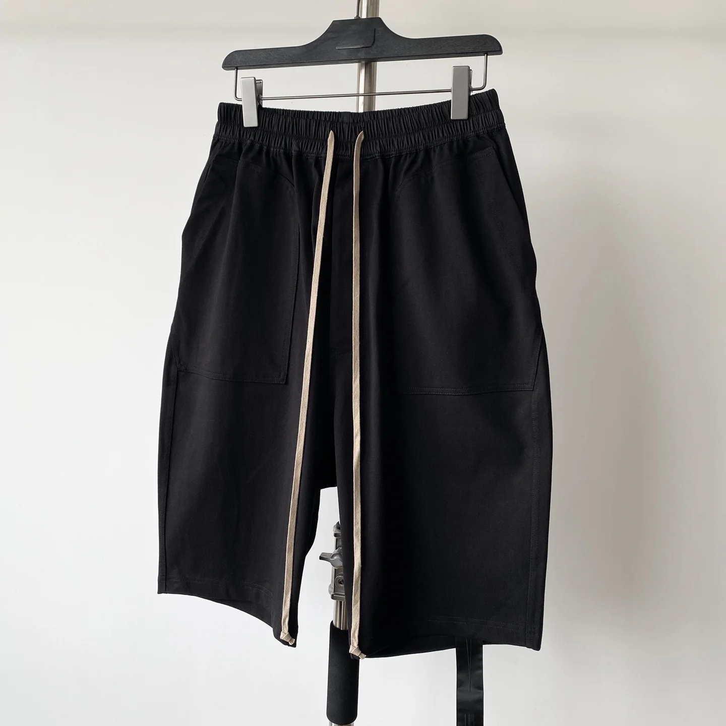 

Мужские свободные брюки с декоративными карманами, однотонные, длиной до колена, из хлопка, летние