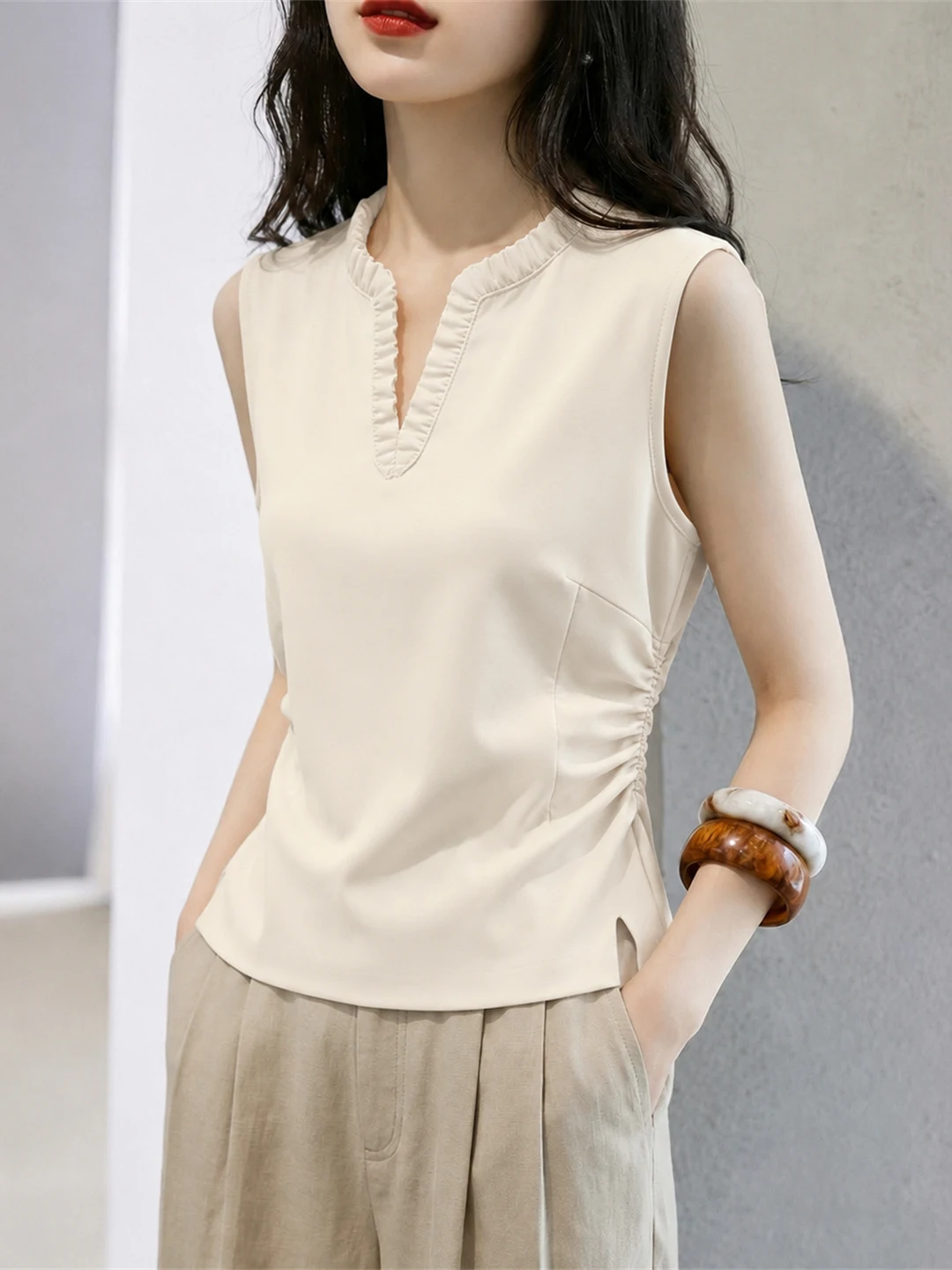 

Summer 2026 Casual Sleeveless Women's Top Gathered Waist Slimming Daily Wear Silk Vest Comfortable Soft Style Commute Korean ...