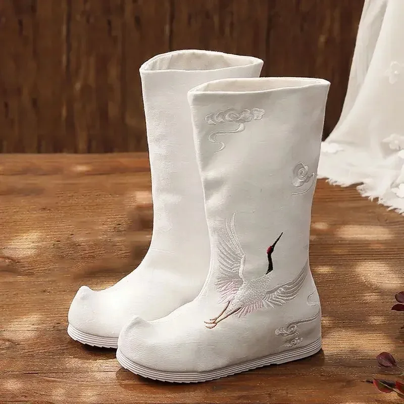 2025 Sapone cinese Hanfu Nero Bianco Tacchi piatti Stivali a punta Scarpe lunghe per donna Uomo Vintage ricamato yi;4