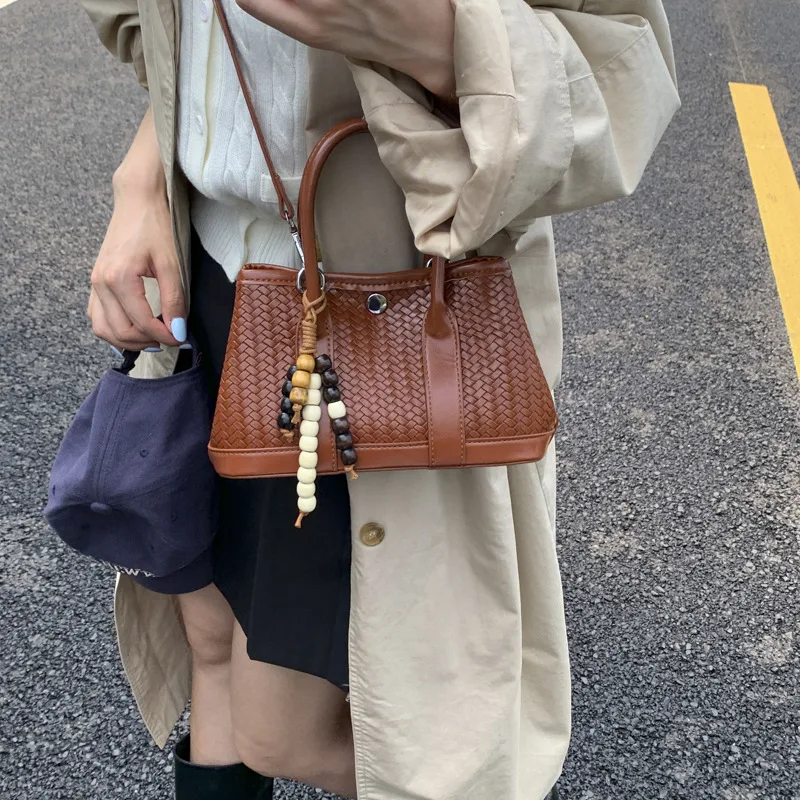 Sac tissé Design de Niche rétro pour femmes, sac incliné polyvalent à la mode, sac à main à bandoulière tendance
