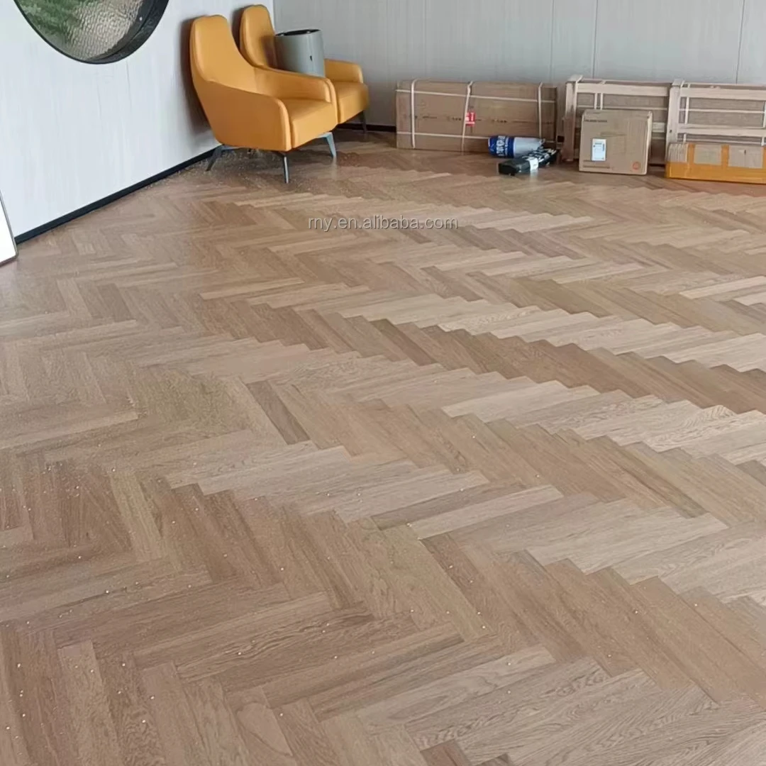 Versión personalizada, diseño moderno, suelo de roble en espiga, color natural, alambre de acero cepillado