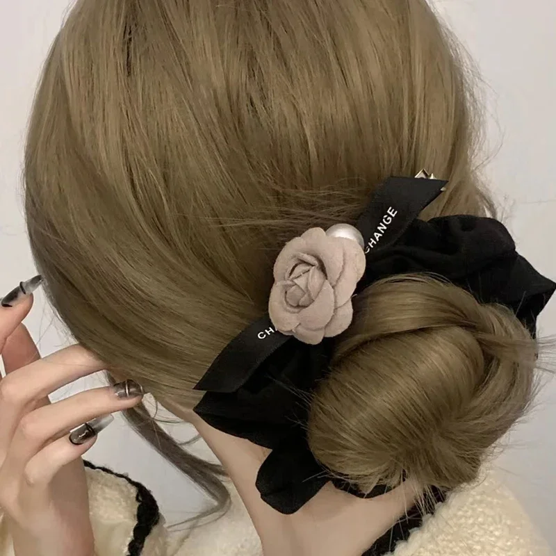 Luxury Brand Design Camellia Hair Tie Hair Band Fashion Pearl Rose Flower Rubber Band Headdress Ponytail Hair Accessories