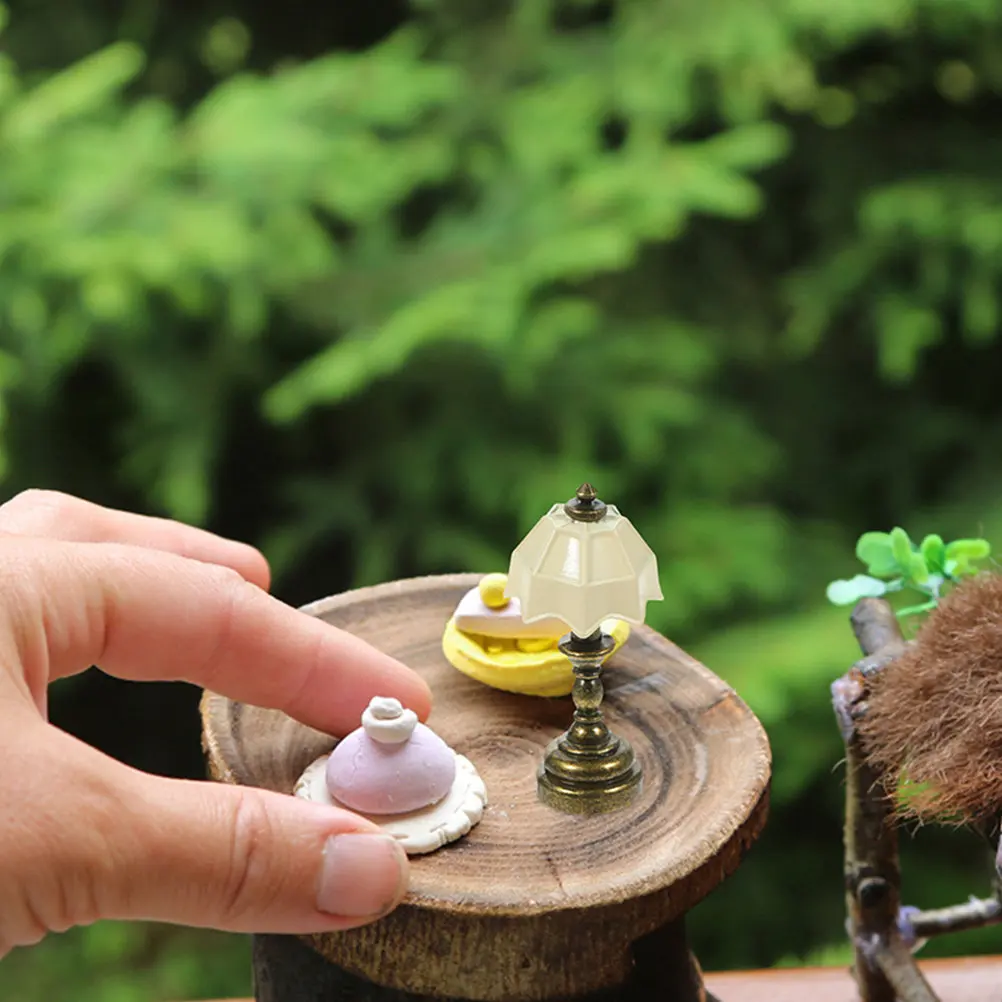 

2Pcs Miniature Vintage Table Lamp Creative Miniature Bedside Light Mini House Desktop Decoration Landscape Lamp