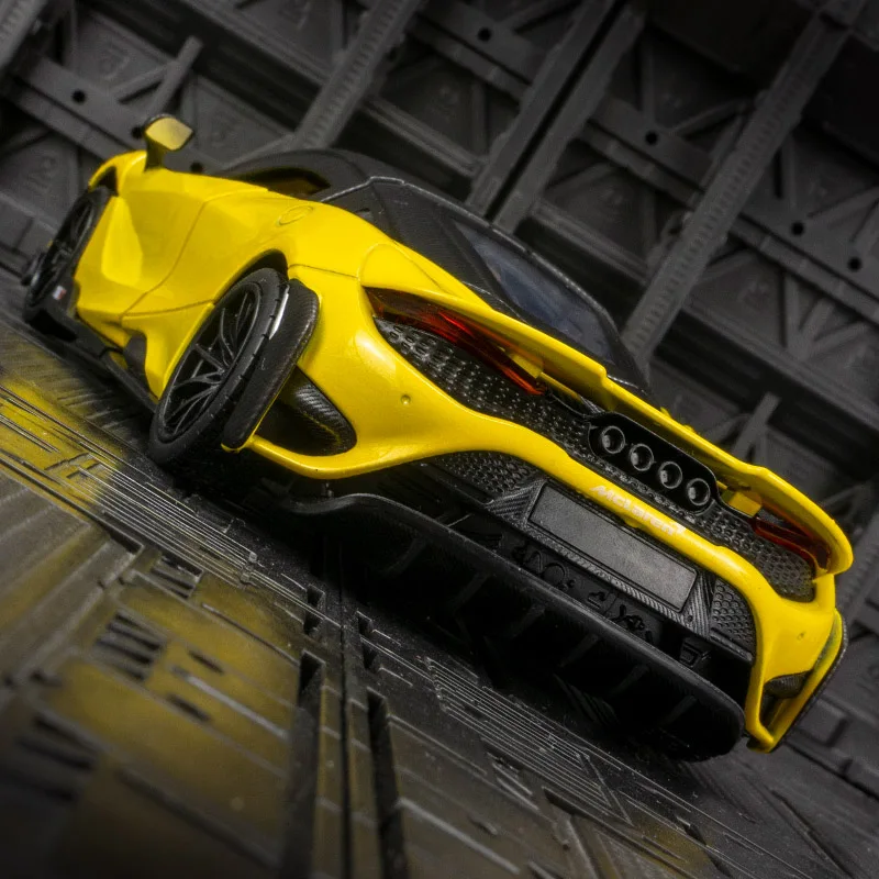 

CCA 1:24 McLaren 765LT supercar alloy car model ornaments collection children's acousto-optic steering toy door can be opened.