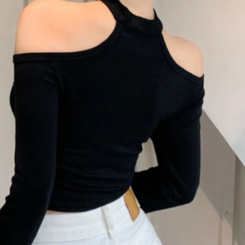 

Горячая девушка с открытыми плечами и бретелькой на шее, сексуальная футболка с длинными рукавами, женская осенняя новая универсальная футболка во французском стиле