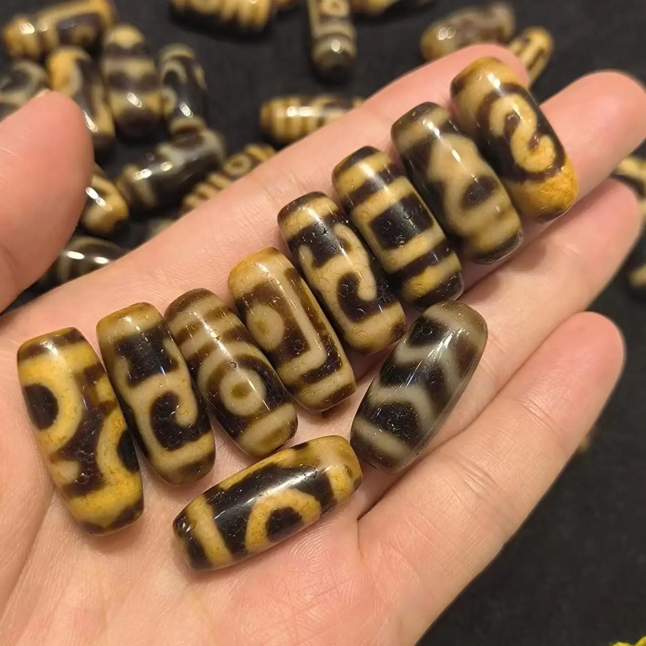 

1pcs/lot Natural multi-pattern agate dzi Tooth yellow 25mm Weathering lines Accessories jewelry diy Rare gemstone taki amulet