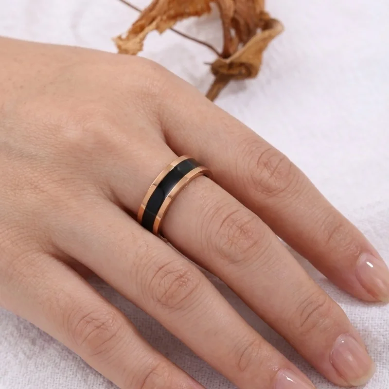 1 piece stainless steel rose gold plated black wide ring with oil drip finish, simple contrasting color smooth ring, suitable for women and men to wear on a daily basis, for commuting, parties, and outings