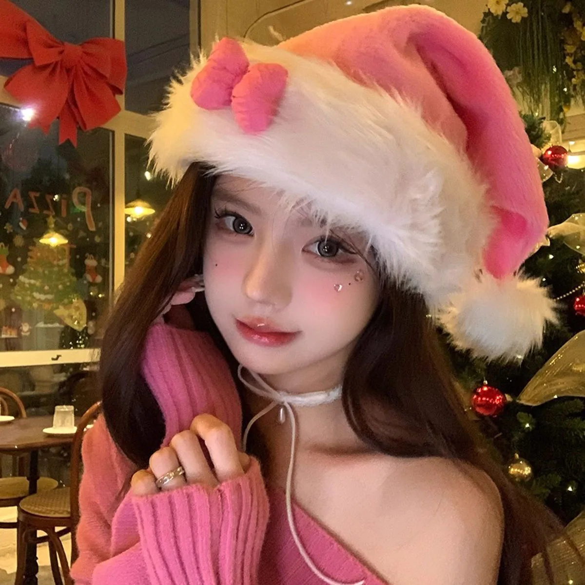 Christmas decoration with pink bow-shaped Christmas hats, Barbie princess gloves, plush Christmas hats as gifts