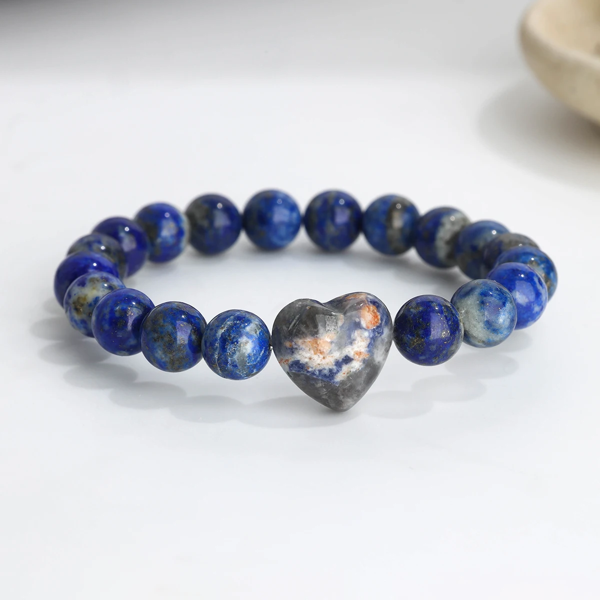 قطعة واحدة من سوار الخرز المستدير الجديد لعيد الحب مقاس 8 مم من الحجر الطبيعي على شكل قلب مناسبة للأزواج لتقديمها كهدية (شحنها)