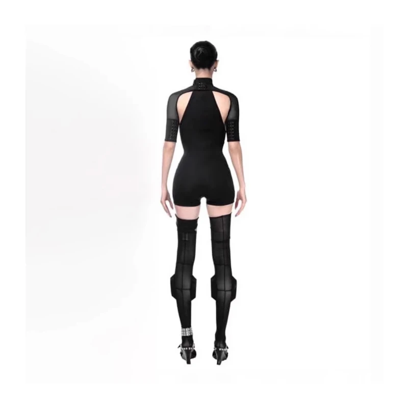 Europese Amerikaanse Zwarte Sexy vrouwen 2025 Nieuwe Hollow Out Hot Girl Knop Gestreepte Splicing Off-Shoulder Jumpsuit Shorts dames