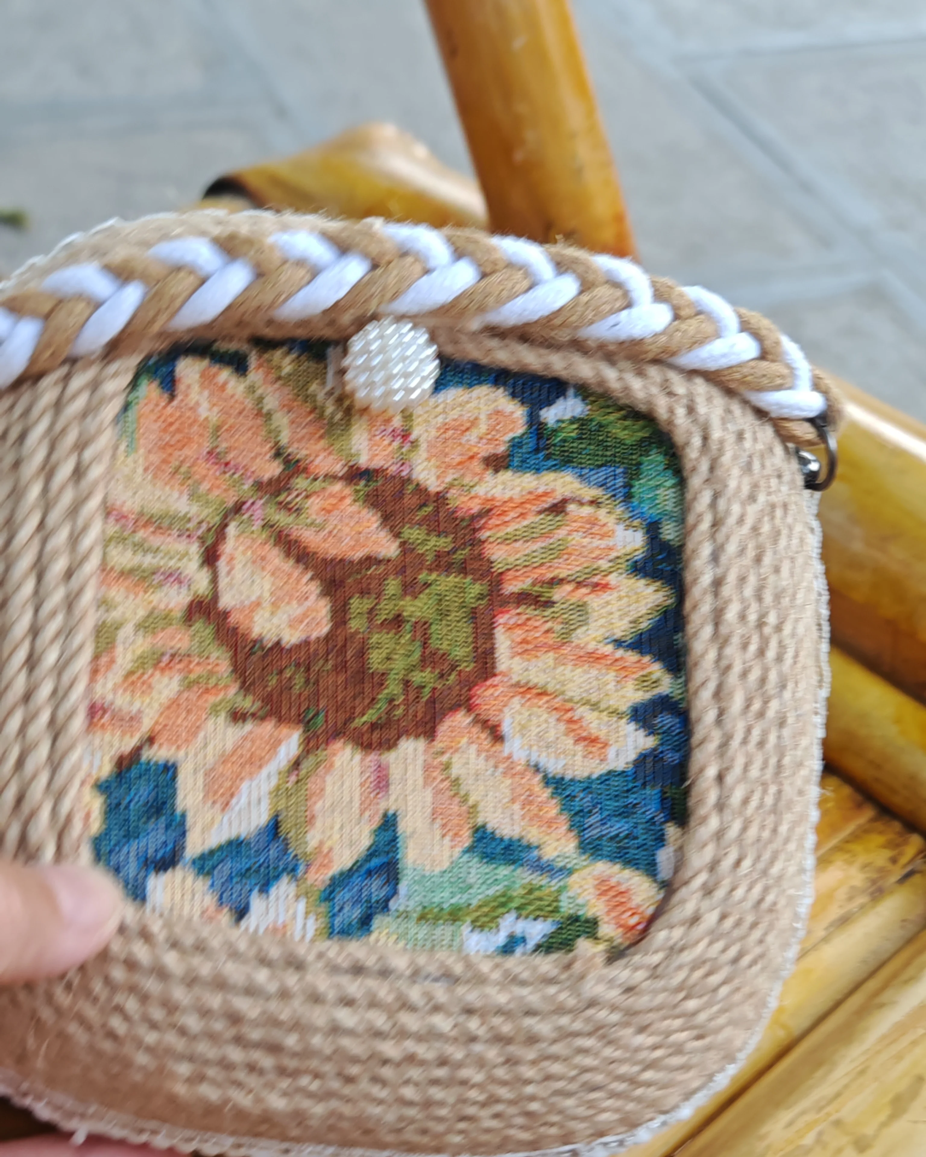 Bolso de paja tejido de ratán medio redondo hecho a mano para mujer, bolsos cruzados de mensajero, bolso de playa pequeño para niñas, nuevo, Verano