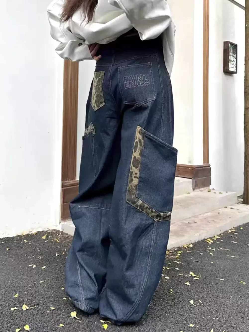2026 New Y2K Retro Leopard Pattern Splicing Large Pocket Loose Jeans Deep Blue Multi Pocket Street Trendy Niche Pants Unisex ins