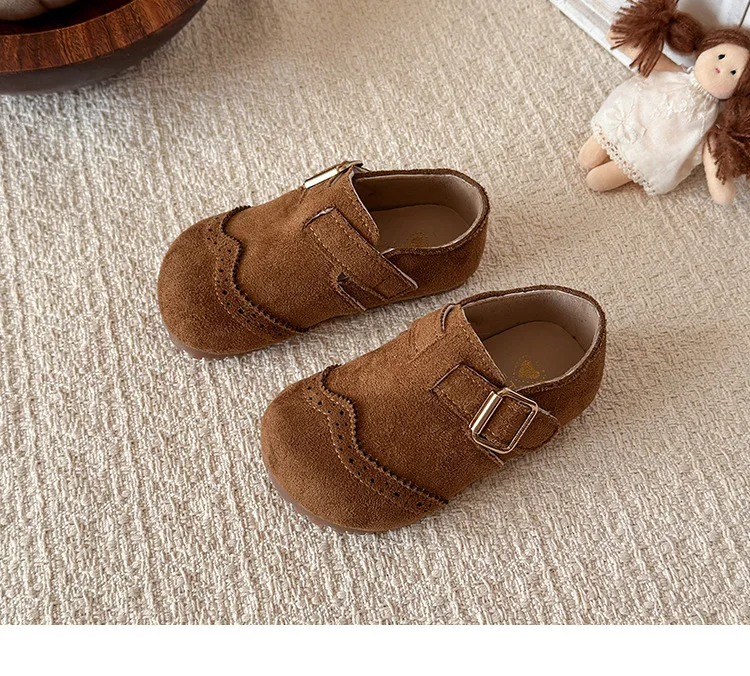 2026 Neue Freizeitschuhe für Jungen und Mädchen, modische Kinderschuhe mit Schnalle, runder Zehenpartie, im britischen Stil, Loafer, Unisex-Schuhe für Kinder, Baby-Laufschuhe – Detail 11