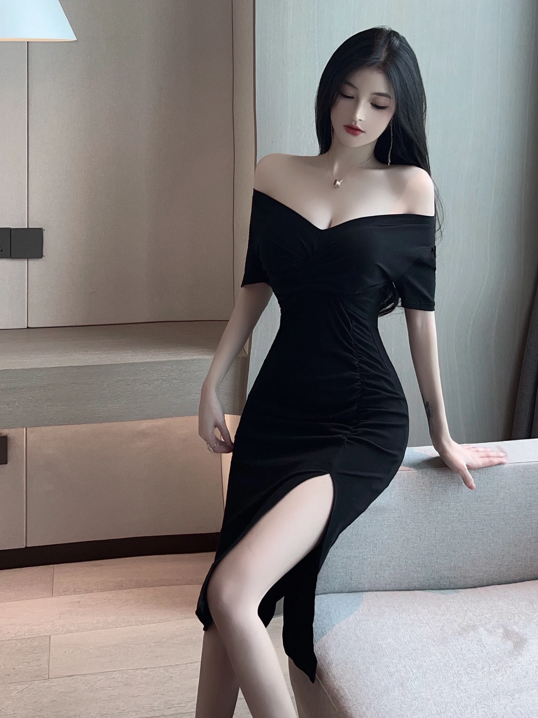 ชุดเดรสยาวปานกลางแบบรัดรูปเซ็กซี่สำหรับผู้หญิง สวมใส่ในไนต์คลับ ร้านนวดเท้า ชุดทำงาน เอวสูง ผ้าฝ้าย คอวี