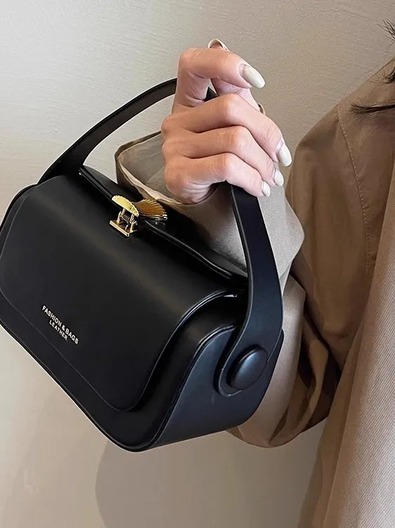 

MK Box Bag Women's New 2025 High Quali Leather Handbag Versatile oulder Crossbody Bag Pillow ape Faionable Korean Sle