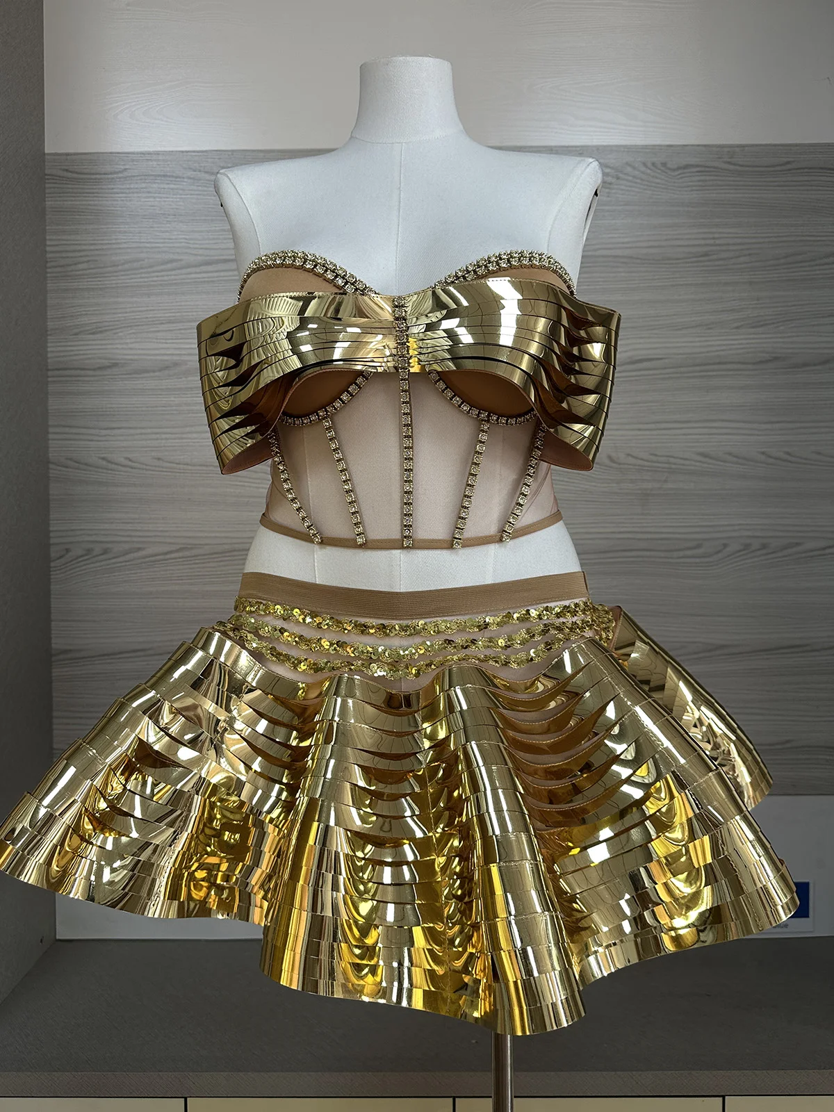 Women Gold Mirror Sequin 2 Piece Set Corset Mini Skirt Strapless Sweetheart Rhinestone Showgirl Stage Drag Queen