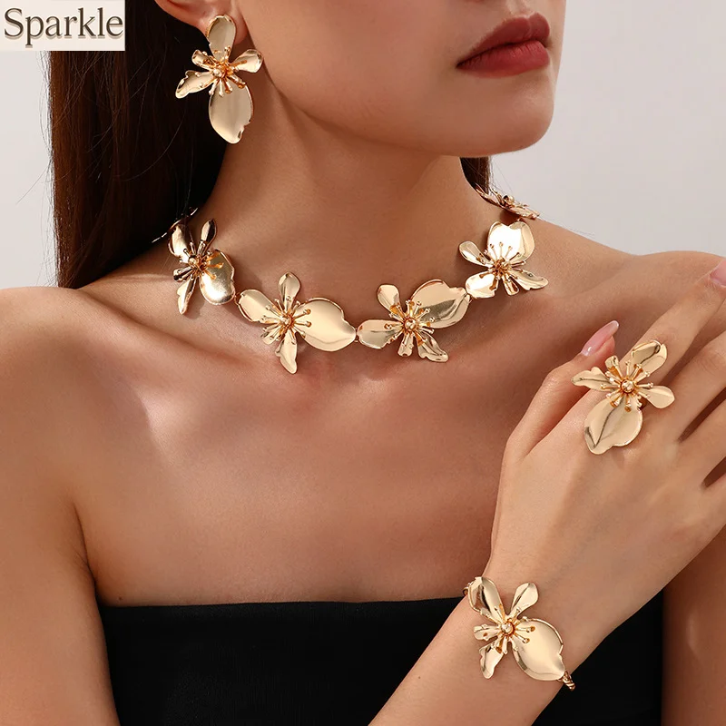 

Vintage Gold 3D Flower Jewelry Set Earring Necklace Bracelet Ring Set for Women Elegant Exaggerated Floral Fashion Jewelry Set